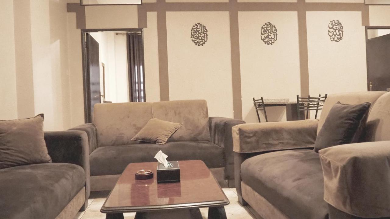Al Fawanes Hotel Apartments Amman Bagian luar foto
