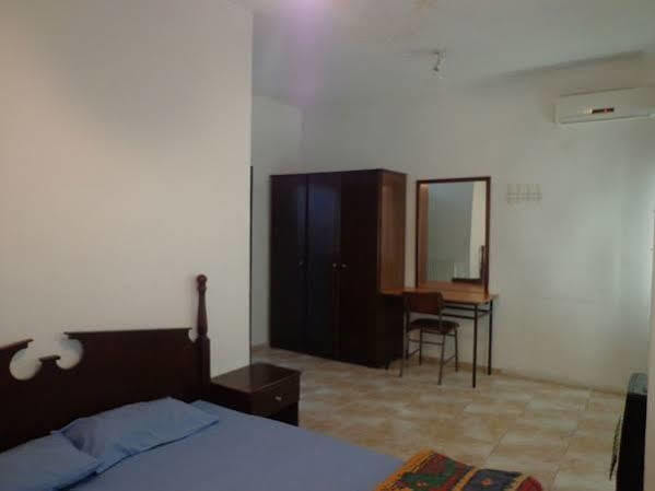 Al Fawanes Hotel Apartments Amman Bagian luar foto