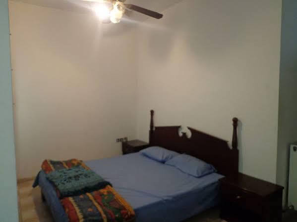 Al Fawanes Hotel Apartments Amman Bagian luar foto